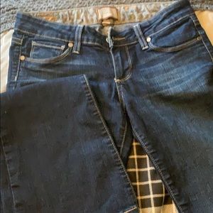 Denim PAIGE jeans.